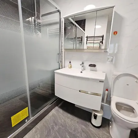 Large Air-conditioned For 7 People, Free Parking