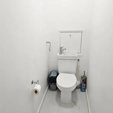 Large Air-conditioned For 7 People, Free Parking