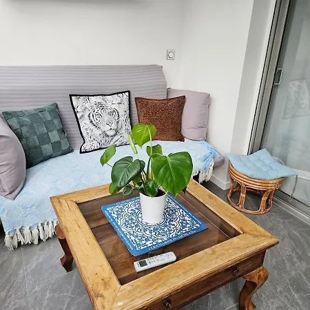 Large Air-conditioned For 7 People, Free Parking Appartement Paris