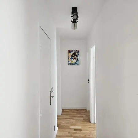 Large Air-conditioned For 7 People, Free Parking Appartement