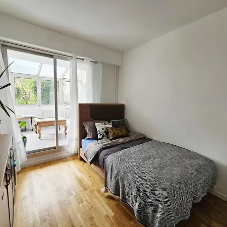 Large Air-conditioned For 7 People, Free Parking Appartement