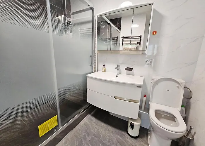 Large Air-conditioned For 7 People, Free Parking