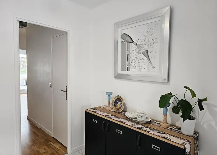 Large Air-conditioned For 7 People, Free Parking 公寓