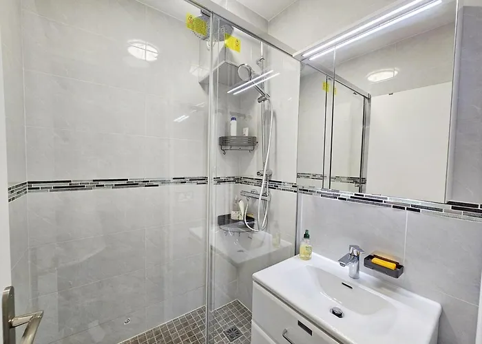 Large Air-conditioned For 7 People, Free Parking 公寓 *