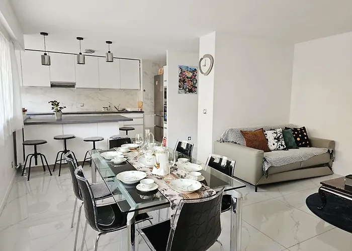 公寓 Large Air-conditioned For 7 People, Free Parking